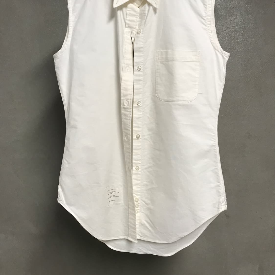 톰브라운 슬리브리스 셔츠 화이트 2(W) 상품이미지3