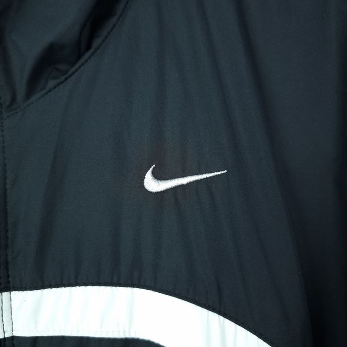 [나이키] 스우시 슬림핏 바람막이 자켓 블랙 M17582 상품이미지6