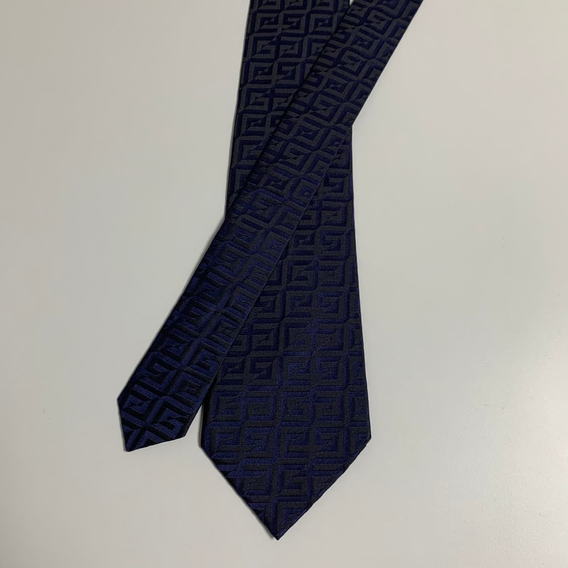 지방시(GIVENCHY) 신형 다크네이비 모노그램 명품넥타이 최상급 상품이미지3