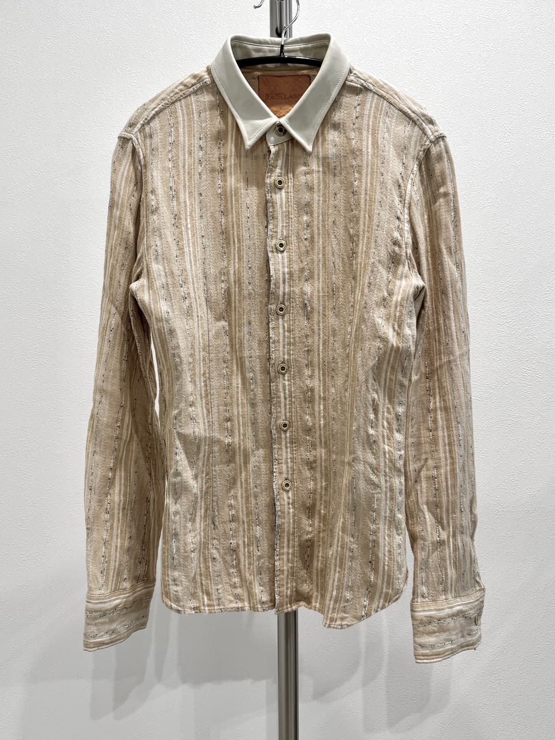 이사무 카타야마 백래쉬 린넨 쉽레더 카라 셔츠 상품이미지1