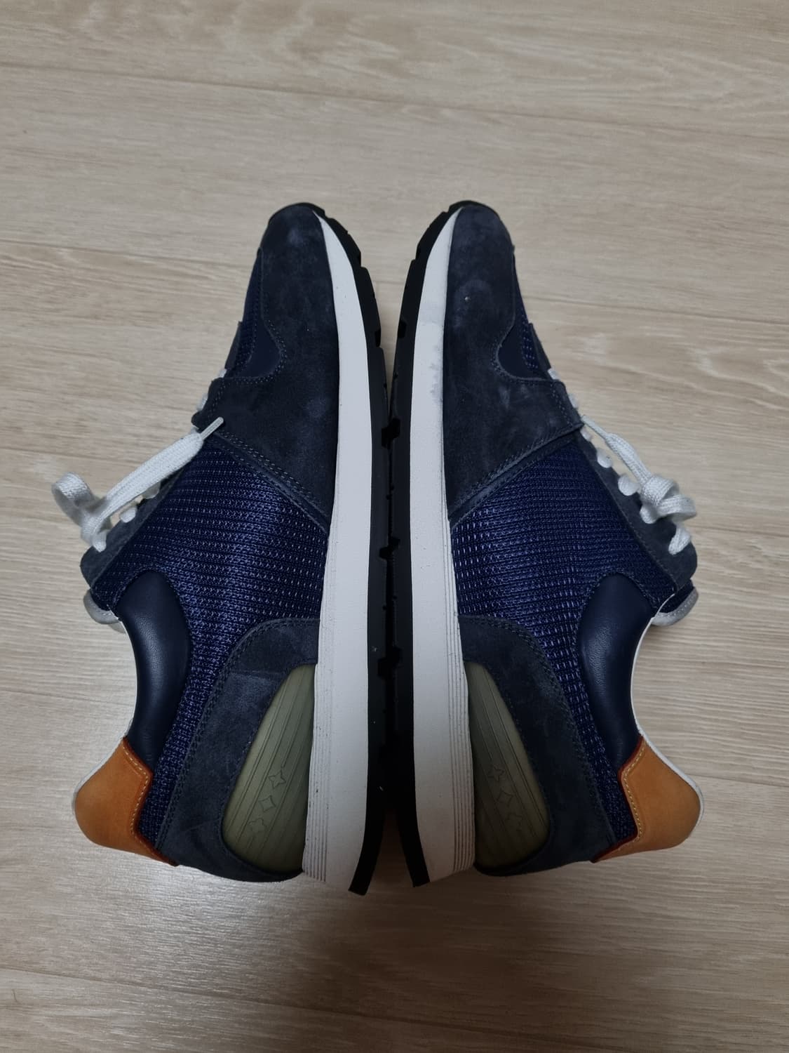 루이비통 런어웨이 아베스 스니커즈 신발 상품이미지4