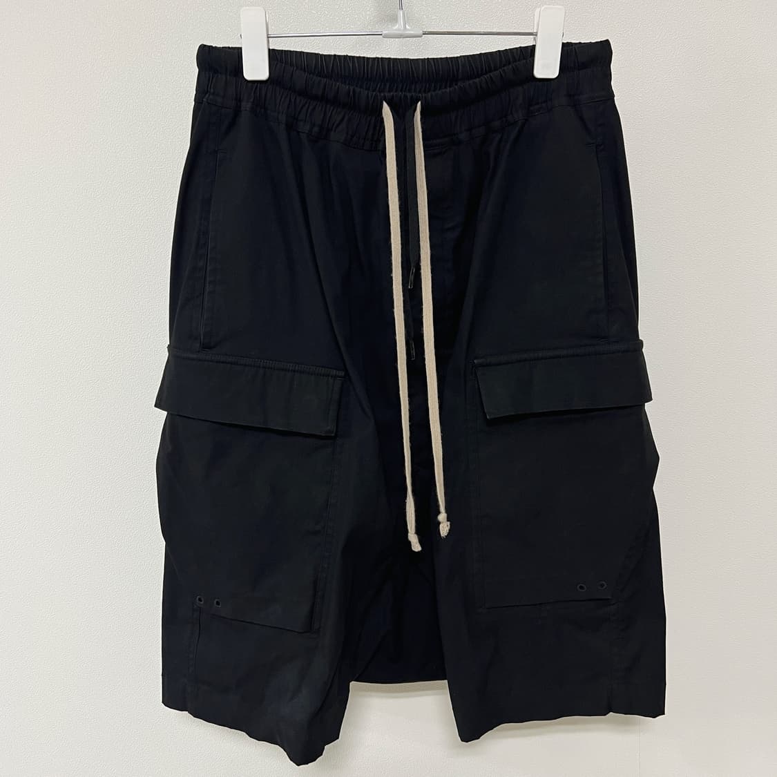 릭오웬스 17SS "WALRUS" 드로우스트링 카고 포드 쇼츠 블랙 상품이미지3