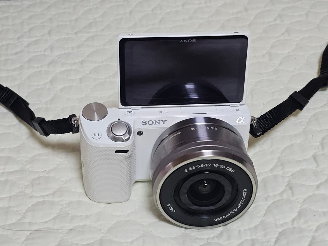 소니 NEX-5T 미러리스 카메라 상품이미지1