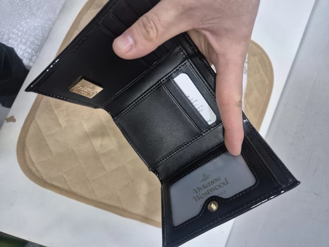 비비안웨스트우드 여성 삼단 반지갑 에나멜 동전지갑 상품이미지2