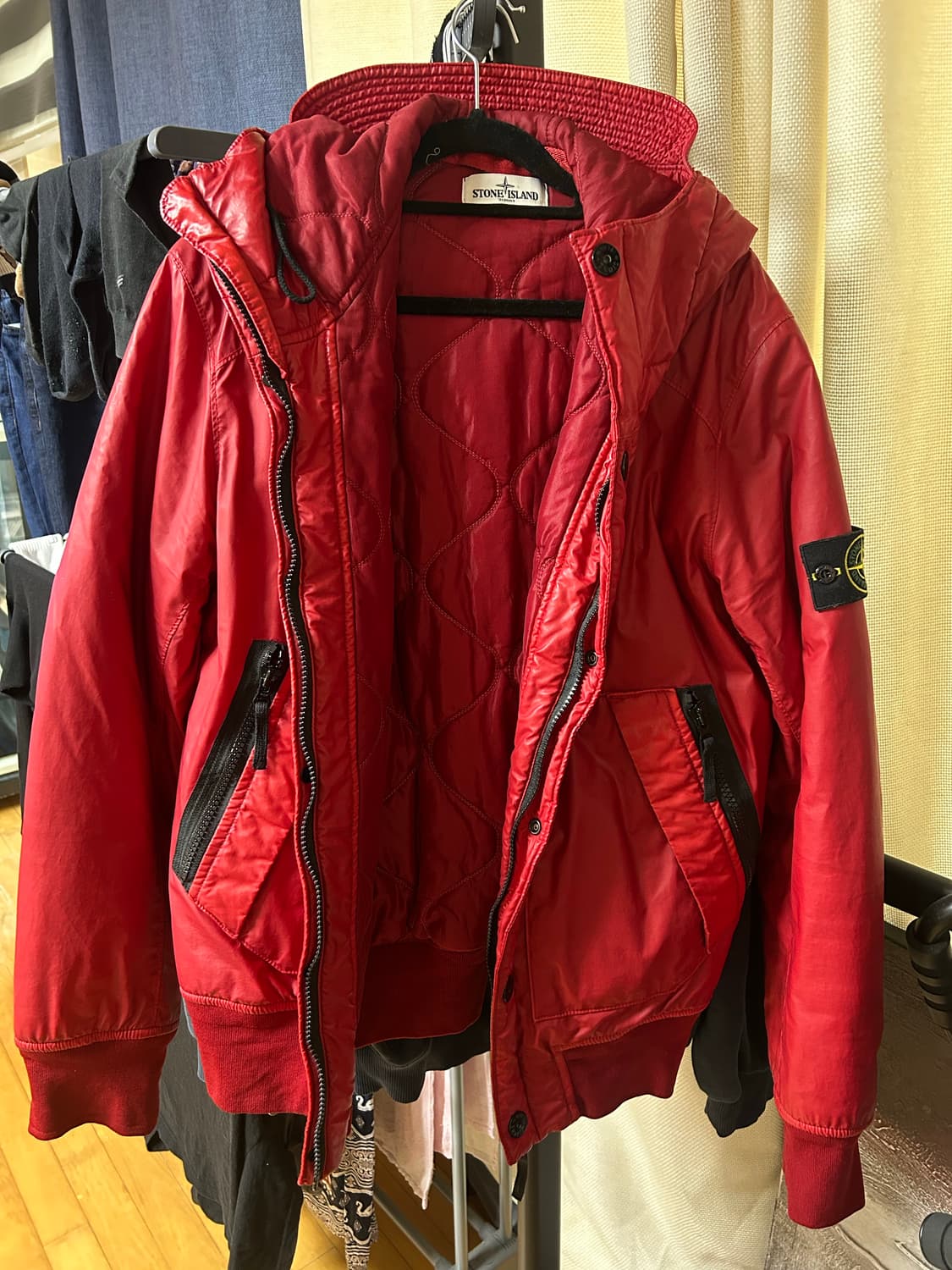 스톤아일랜드 레드 점퍼 상품이미지1