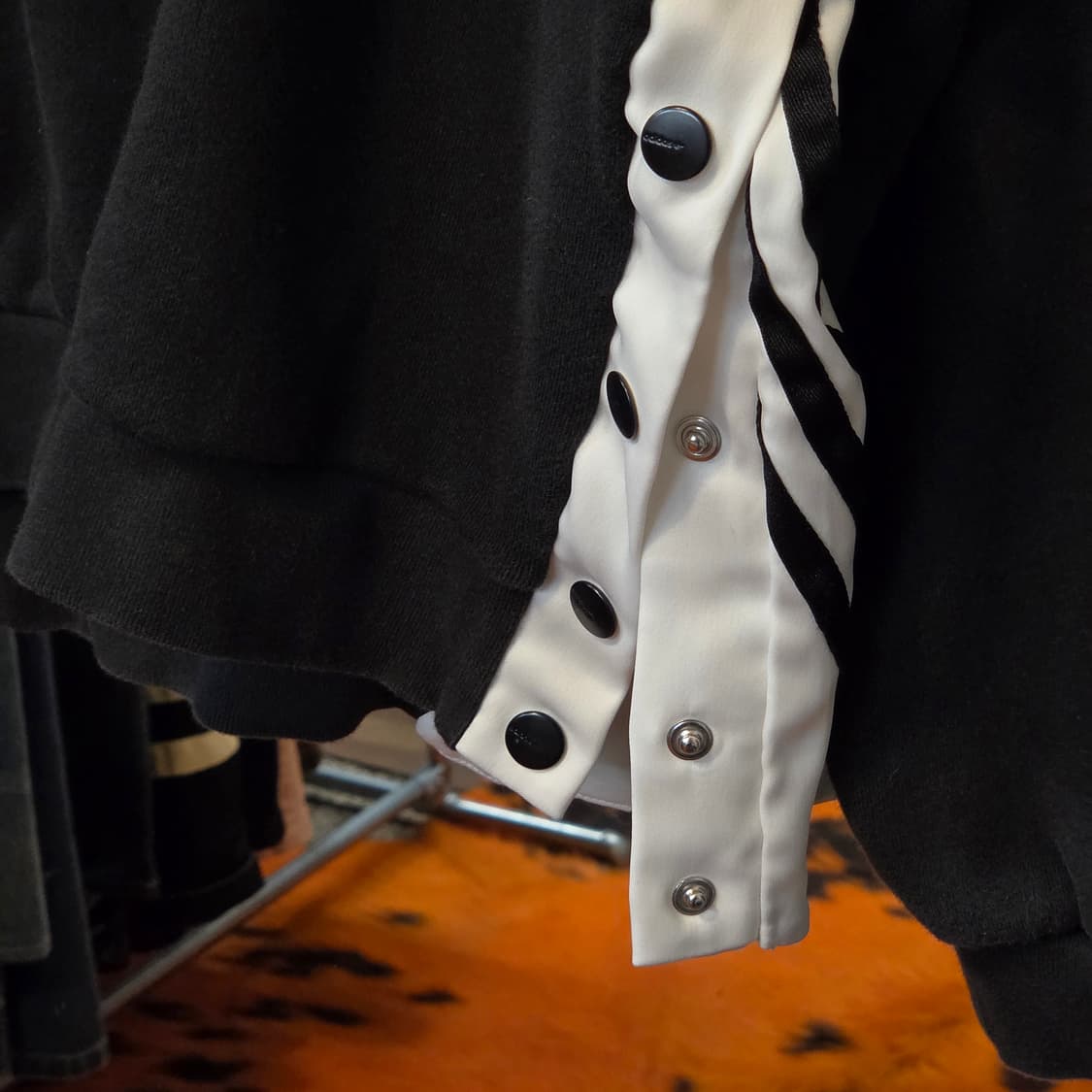 아디다스 사이드 버튼 반크롭 후드티 상품이미지4