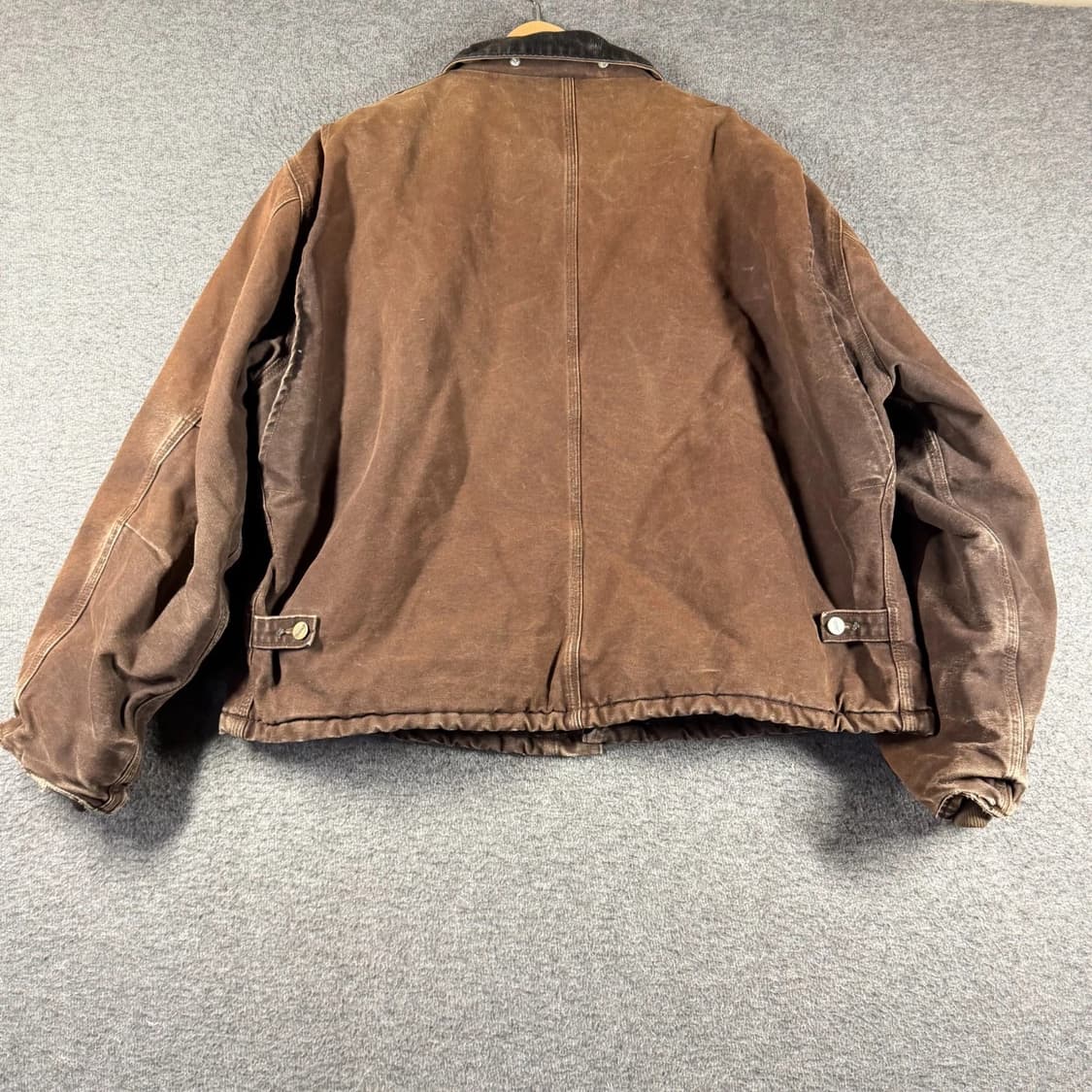 칼하트 J22 디트로이트 자켓 다크 브라운 상품이미지5