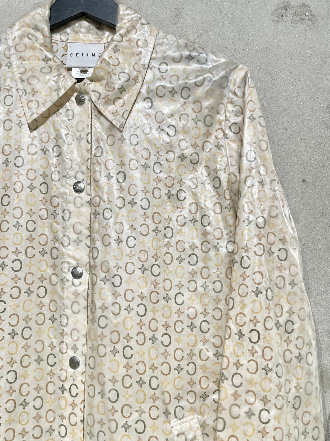 셀린느 트리오페 모노그램 스냅 버튼 폴리우레탄 코트 상품이미지3