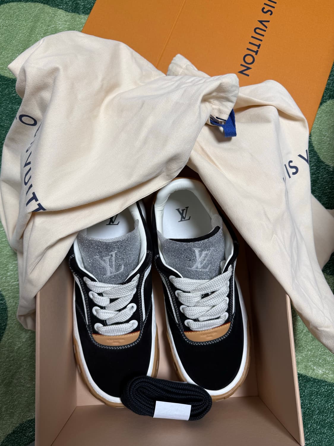 루이비통 틸티드 스니커즈 / 블랙 상품이미지7