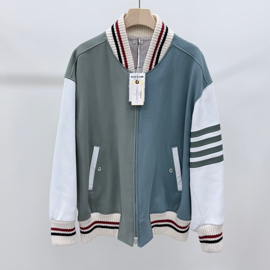 [A급/오버핏1] 톰브라운 사선완장 헥터 레더 바시티 블루종 봄버 자켓 상품이미지1