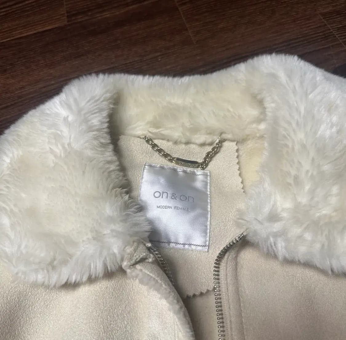 온앤온 on&on 아이보리 퍼 스웨이드 무스탕 자켓 상품이미지2