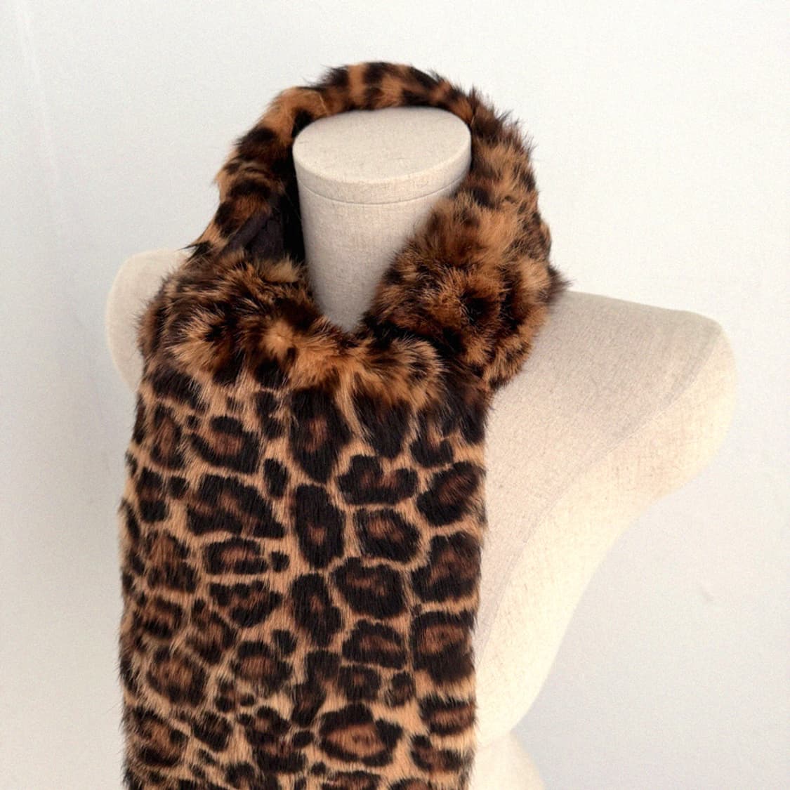 구찌 레오파드 호피 래빗 퍼 실크 머플러 숄 상품이미지3