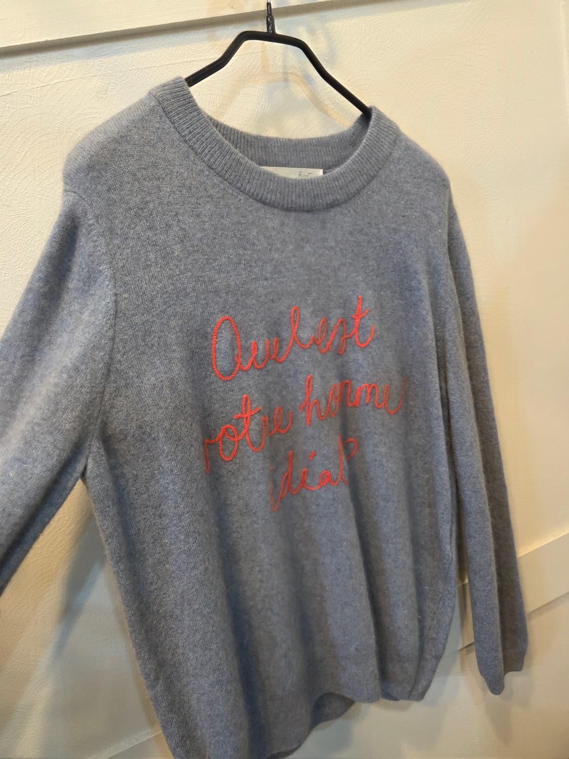 지 컷 라쿤 울 블루 컬러 레터링 니트 상품이미지3