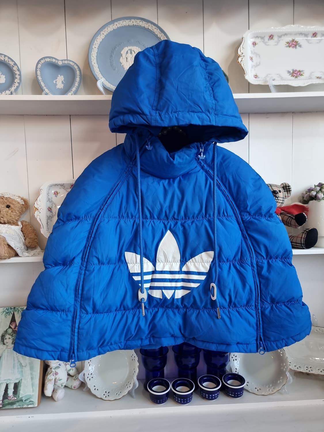 아디다스 오리지널스 패딩 망또 상품이미지1