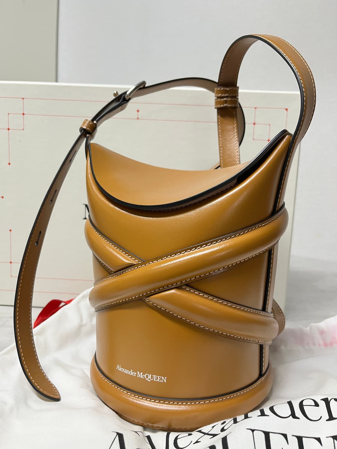 알렉산더 맥퀸 커브백 브라운 새상품급 상품이미지1