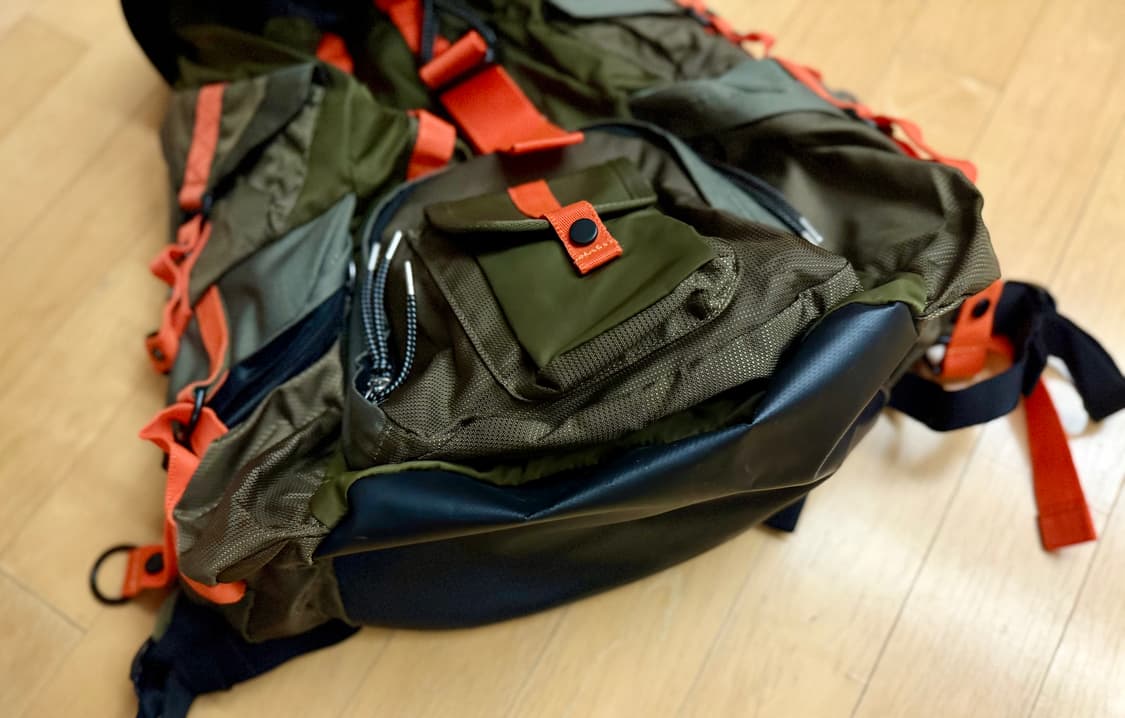 [앤더슨벨] 유니섹스 테크니컬 베를린 백팩 (카키) 상품이미지3