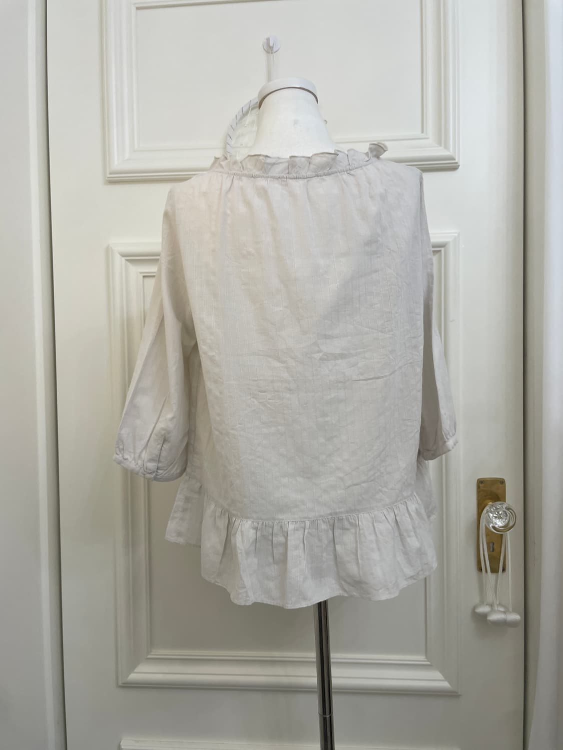 gray cotton lace point bow blouse 상품이미지3