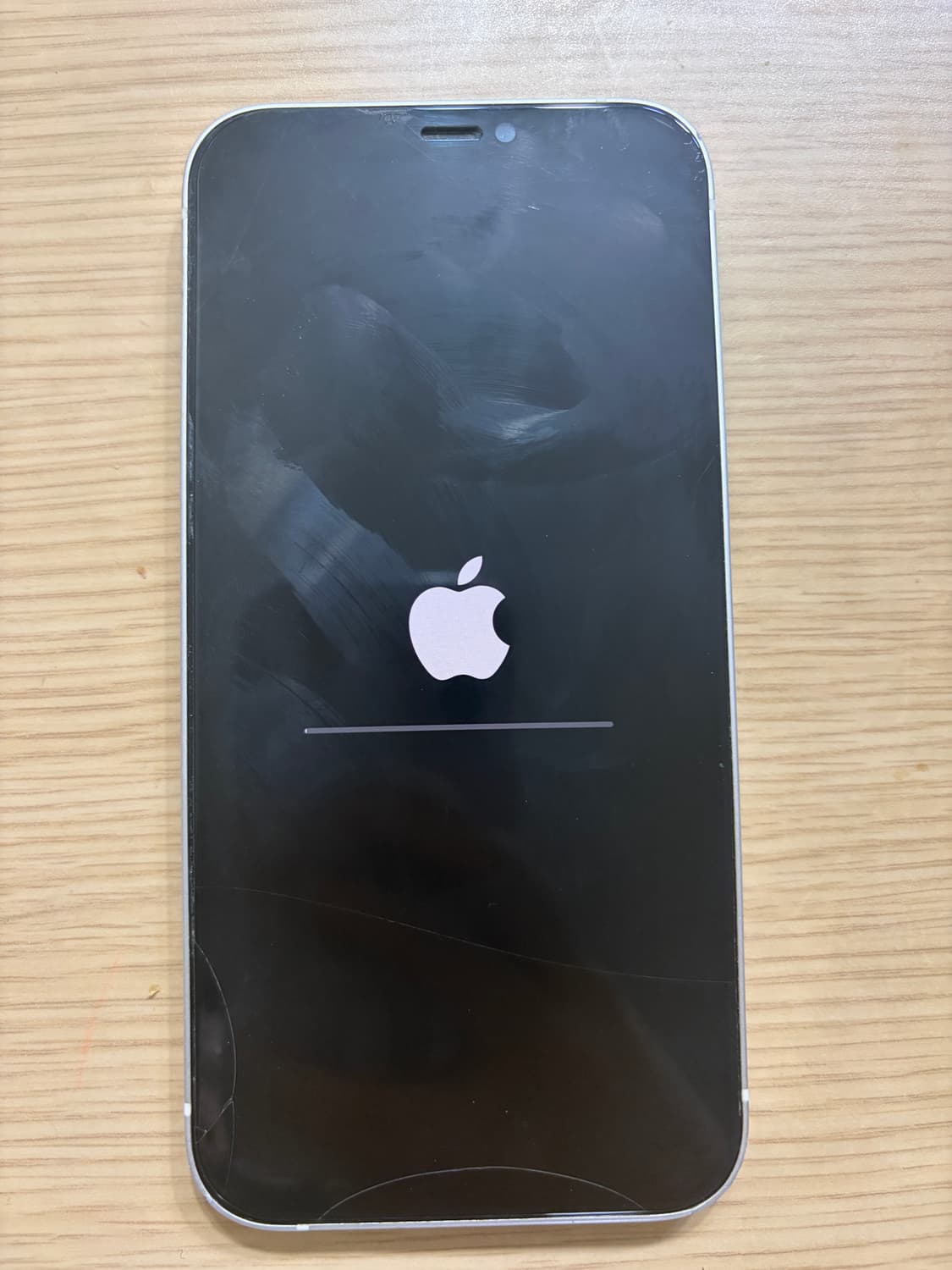 아이폰12화이트 상품이미지2