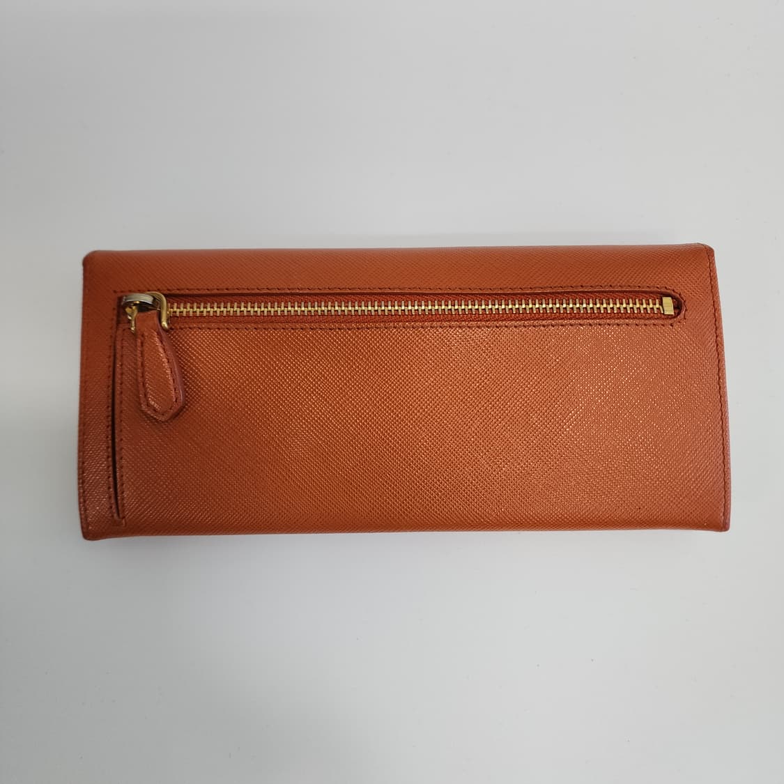 상태최상 프라다 메탈 로고 사피아노 장지갑 다크오렌지 상품이미지3
