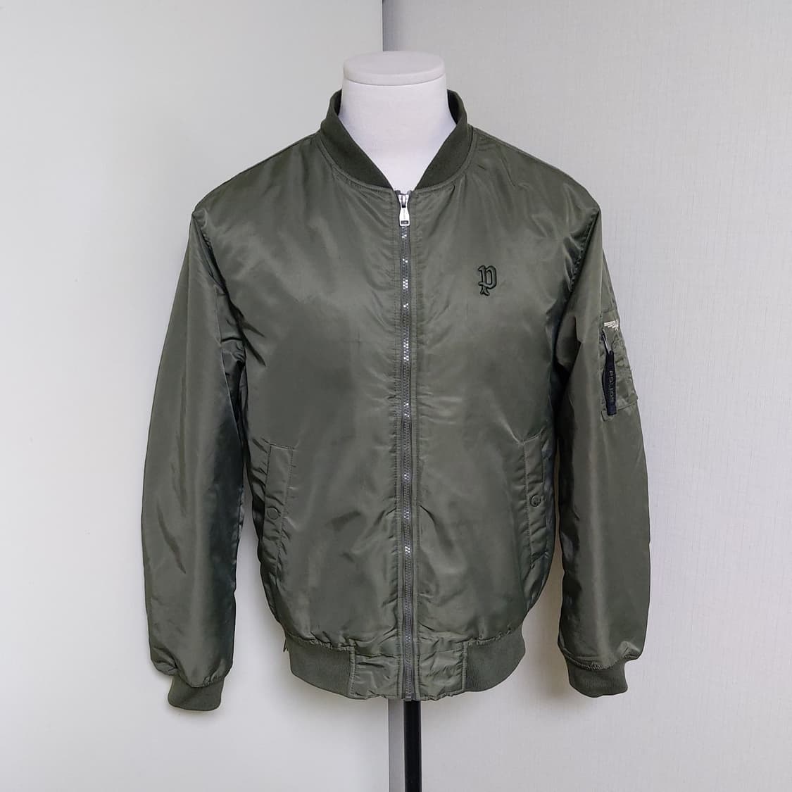 POLICE MA-1항공점퍼 XL(105)

 상품이미지1