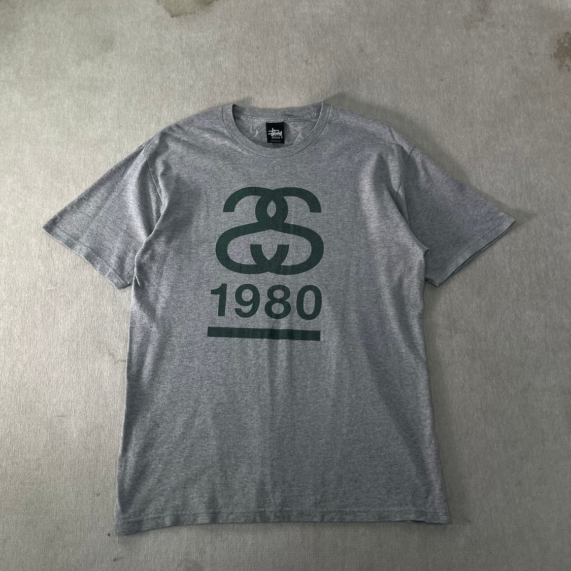 100 스투시 1980 SS 로고 그레이 반팔 티셔츠 상품이미지1