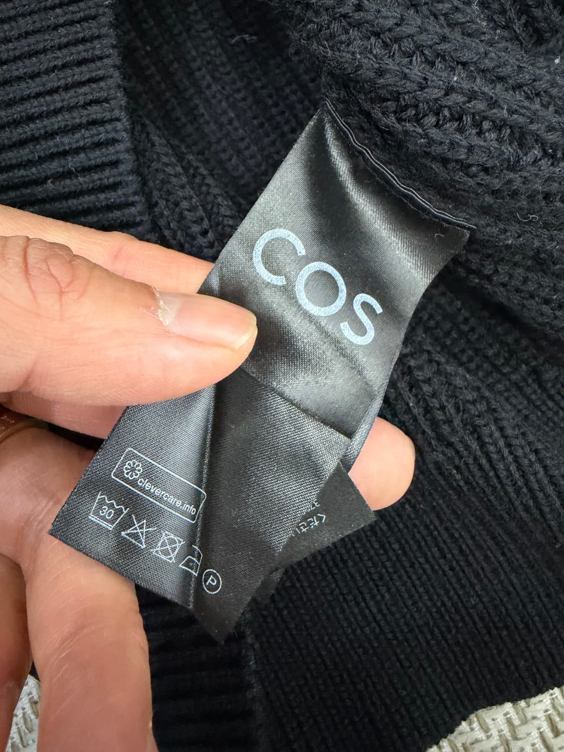 정품) COS 코스 여성 오버핏 블랙 니트 반집업 니트 L 상품이미지7