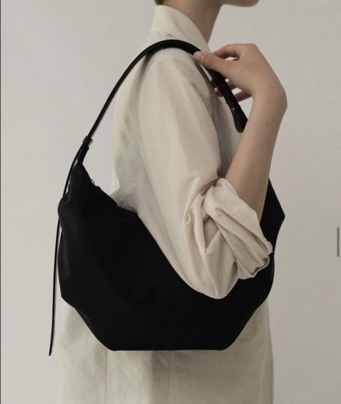 낫띵리튼 호보백 상품이미지1