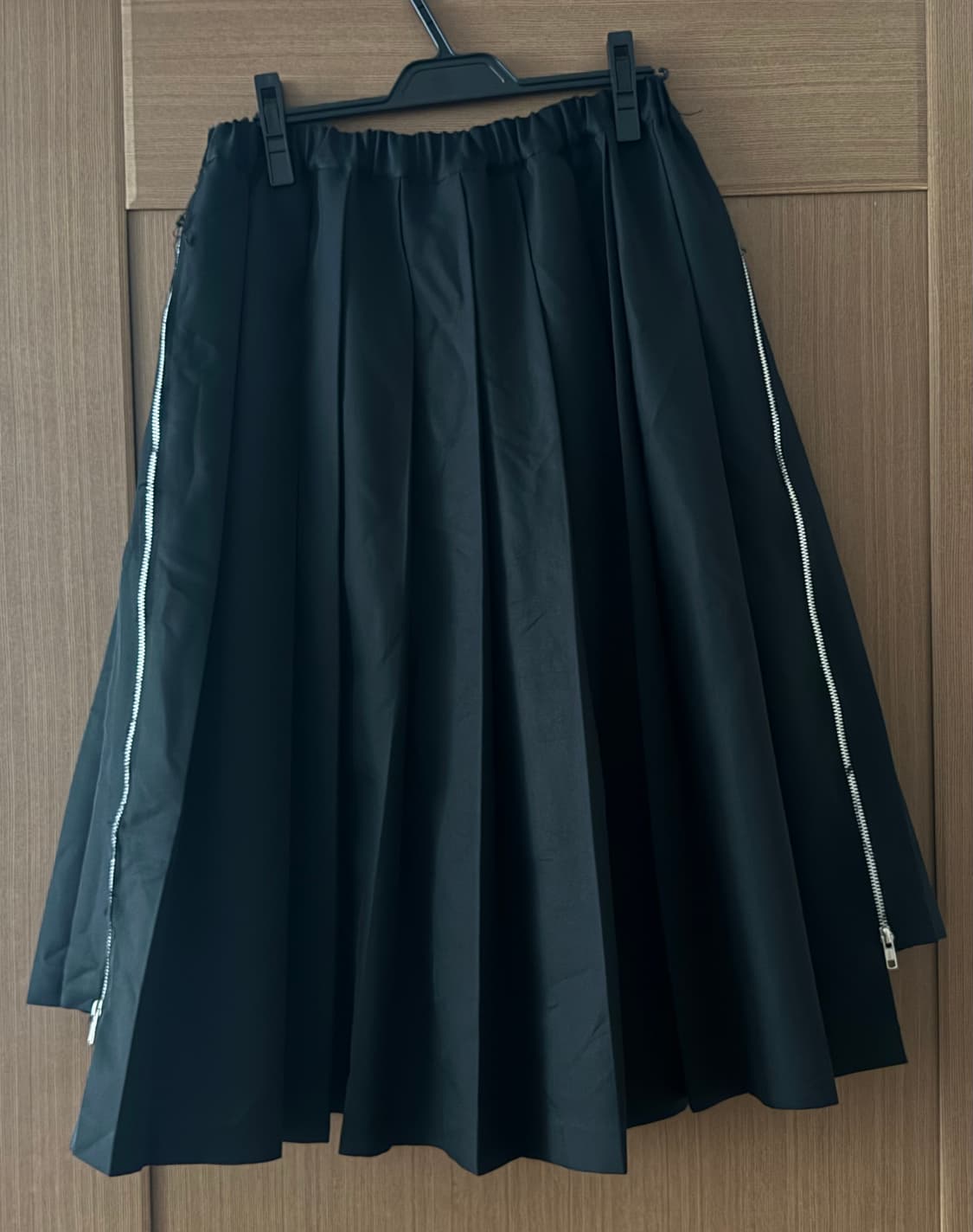(네고가능)꼼데가르송 블랙 24ss 지퍼 플리츠 스커트 (블랙 M) 상품이미지3