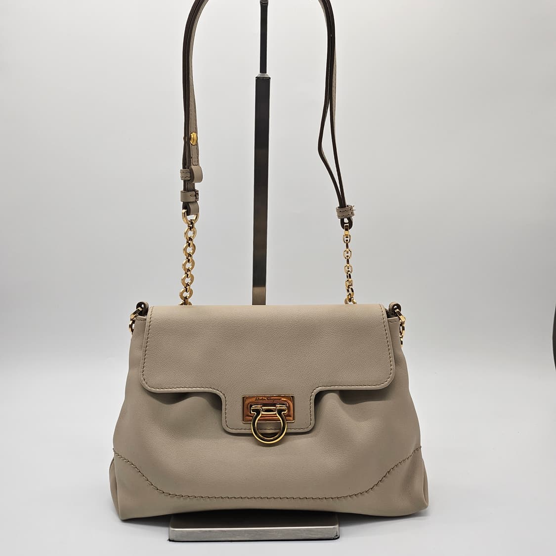 정품 페라가모 플랩 체인 크로스 숄더백 상품이미지2