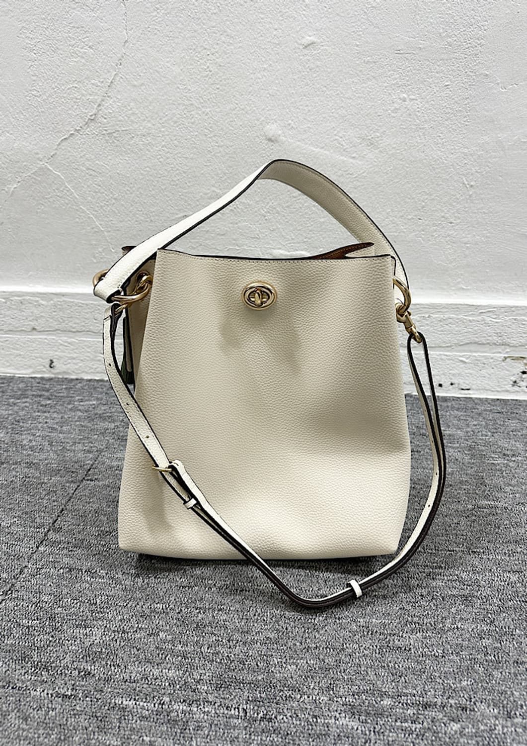 코치 숄더백  상품이미지1