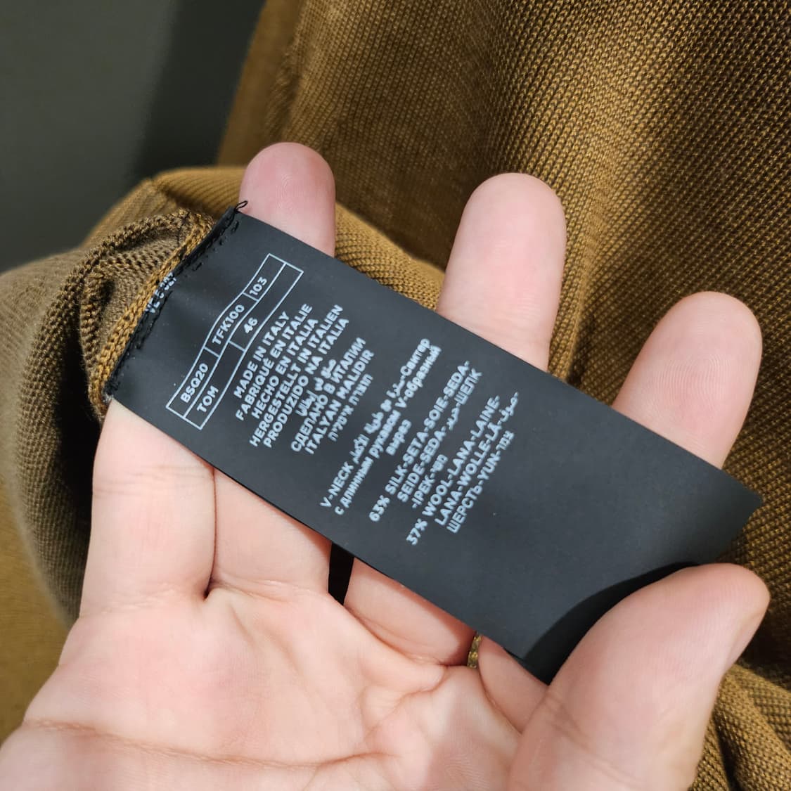 톰포드 실크 울 브이넥 니트 상품이미지4