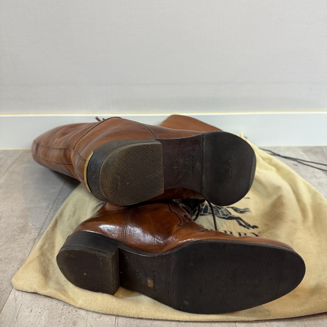 버버리 가죽 부츠 상품이미지4