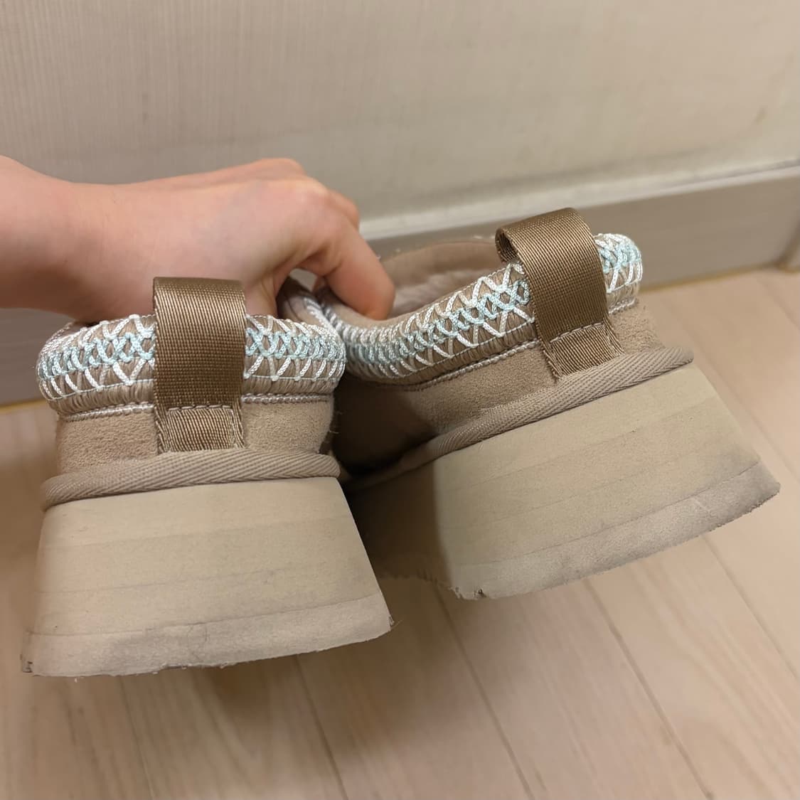 어그 타즈ll 플랫폼 슬리퍼 샌드 230 상품이미지4