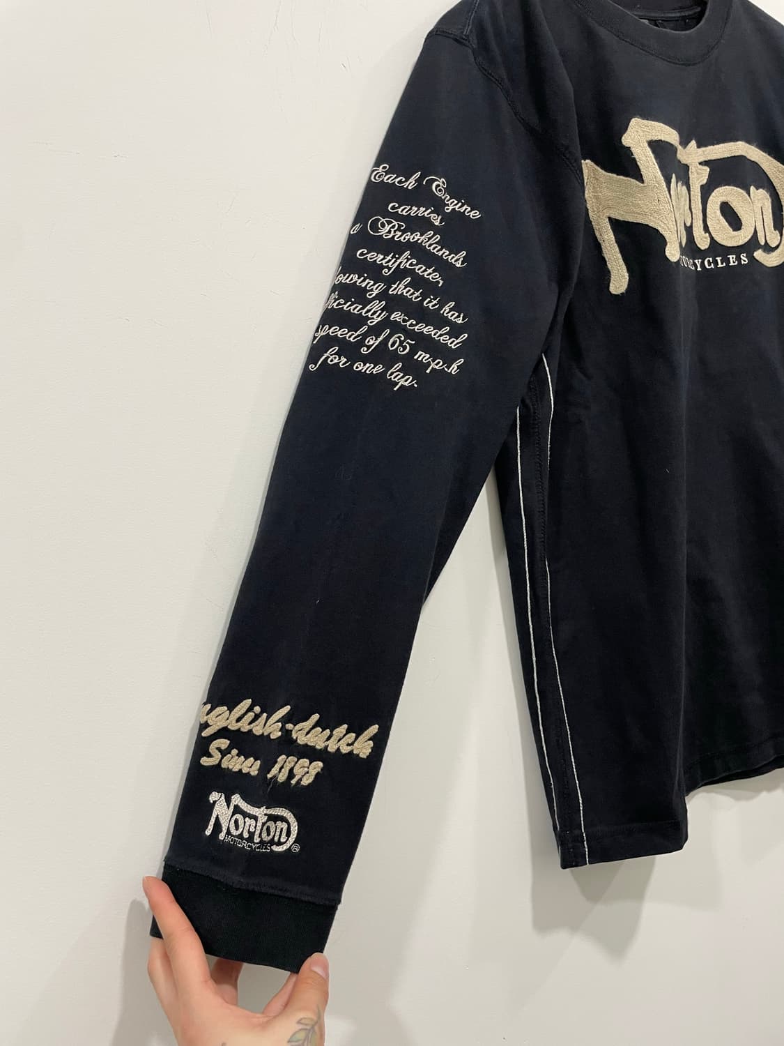 Norton 노턴 체인스티치 자수 프린팅 롱 슬리브 상품이미지9