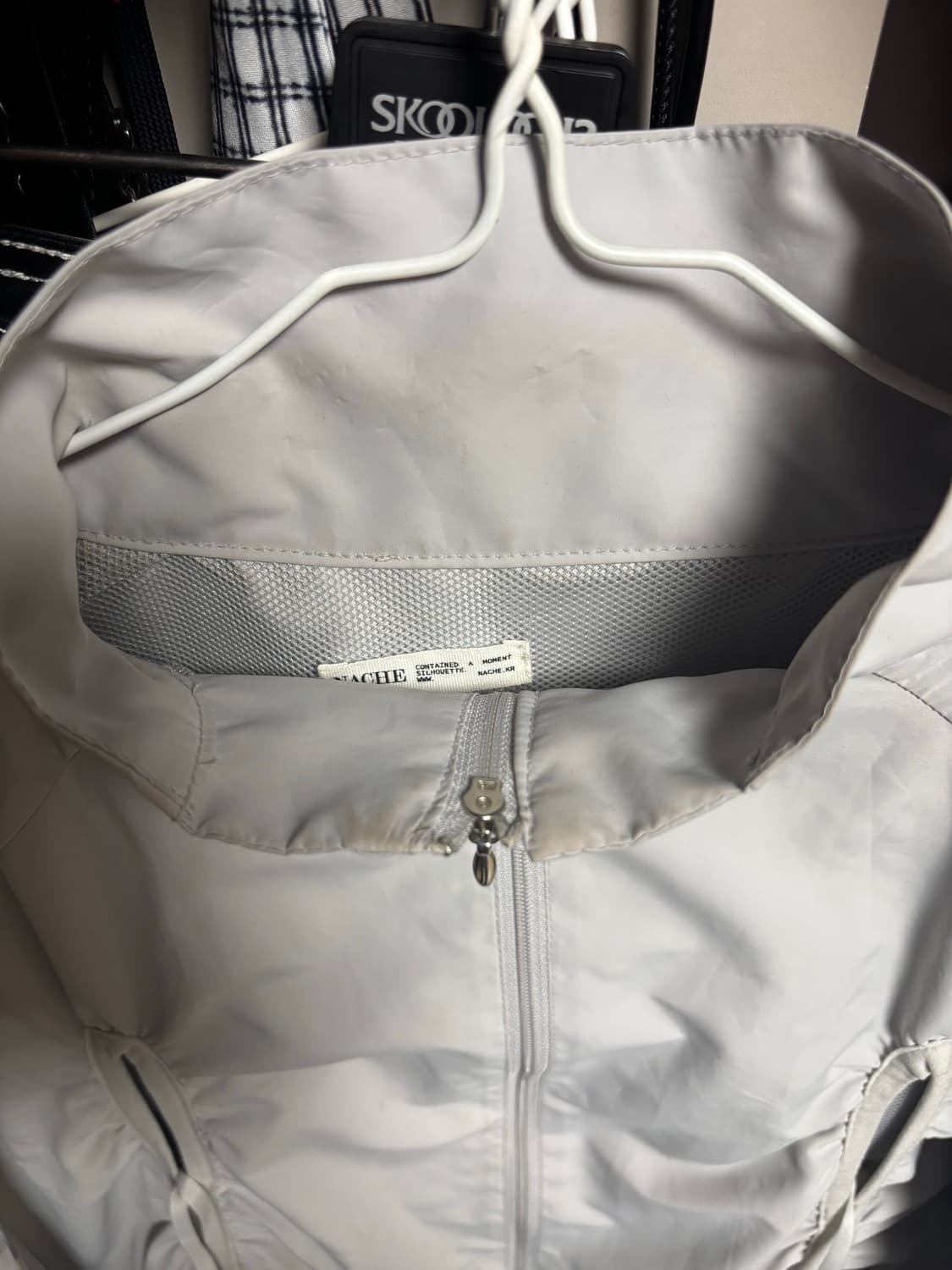 CUT-OUT WIND BREAKER (UNISEX) LIGHT GRAY 상품이미지3