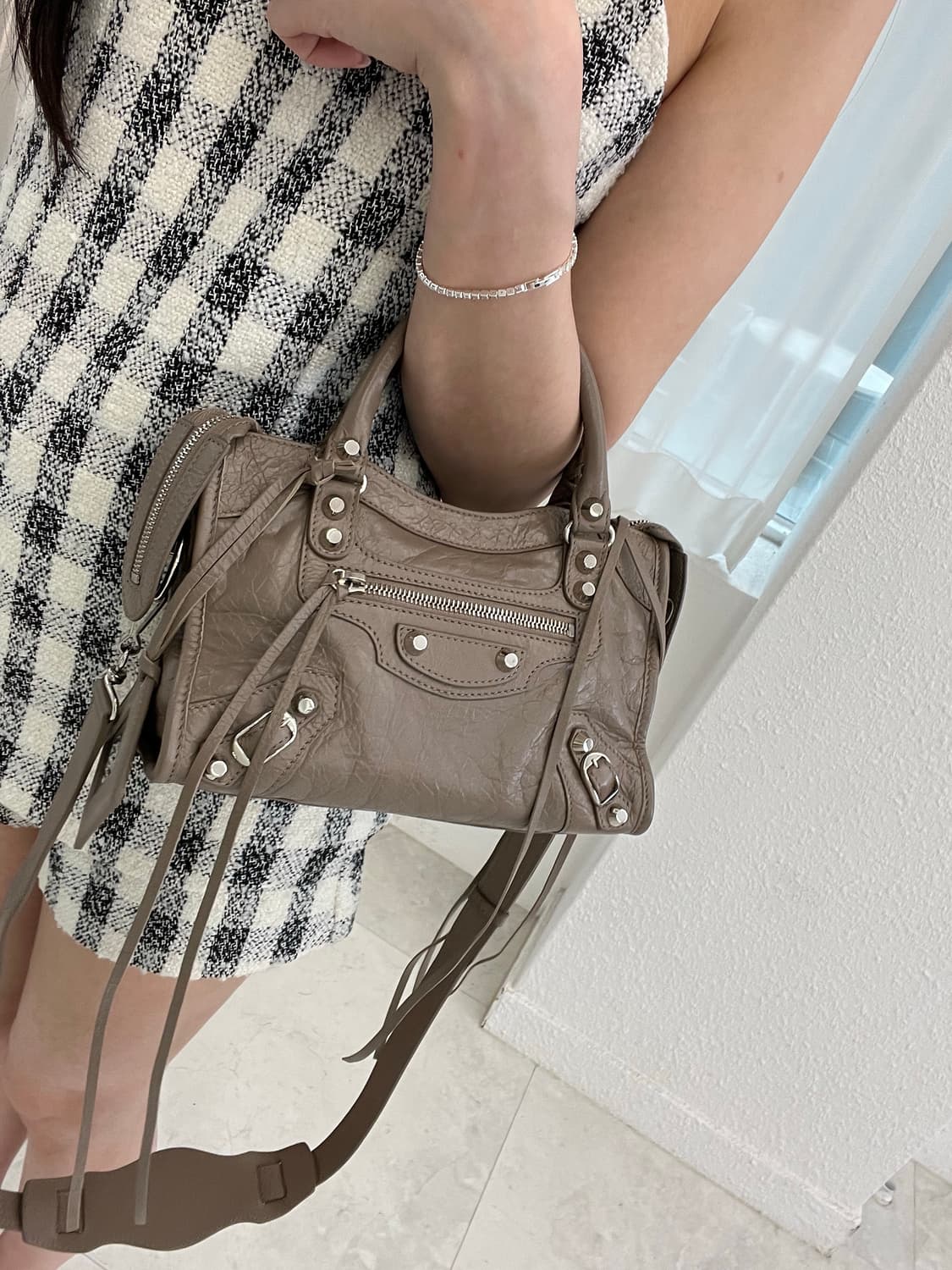 [SA급 정품] 발렌시아가 시티 모터백 미니 베이지브라운 상품이미지8