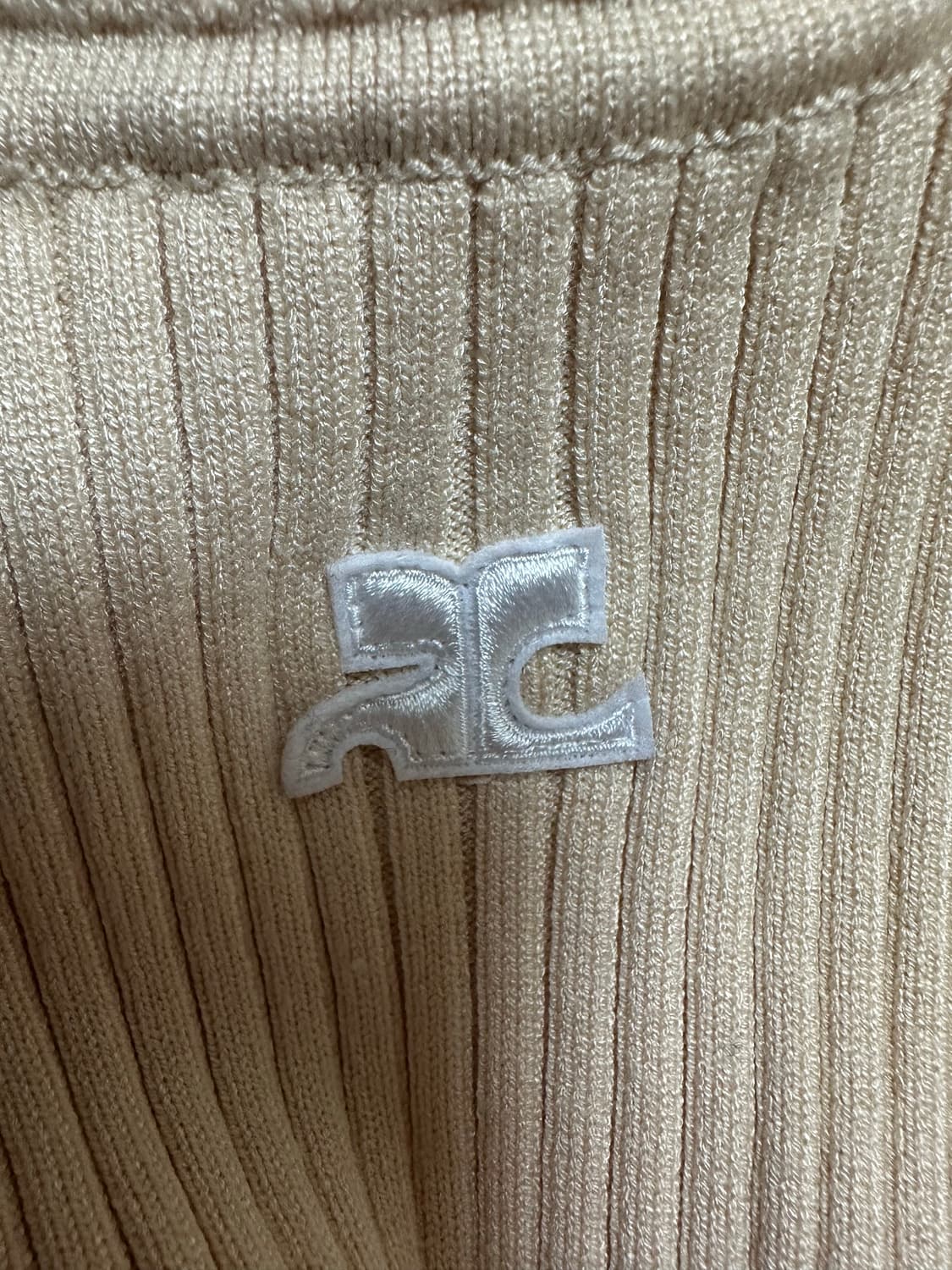 꾸레쥬 리에디션 풀오버 터틀넥 여성 골지 니트 블랙 상품이미지4