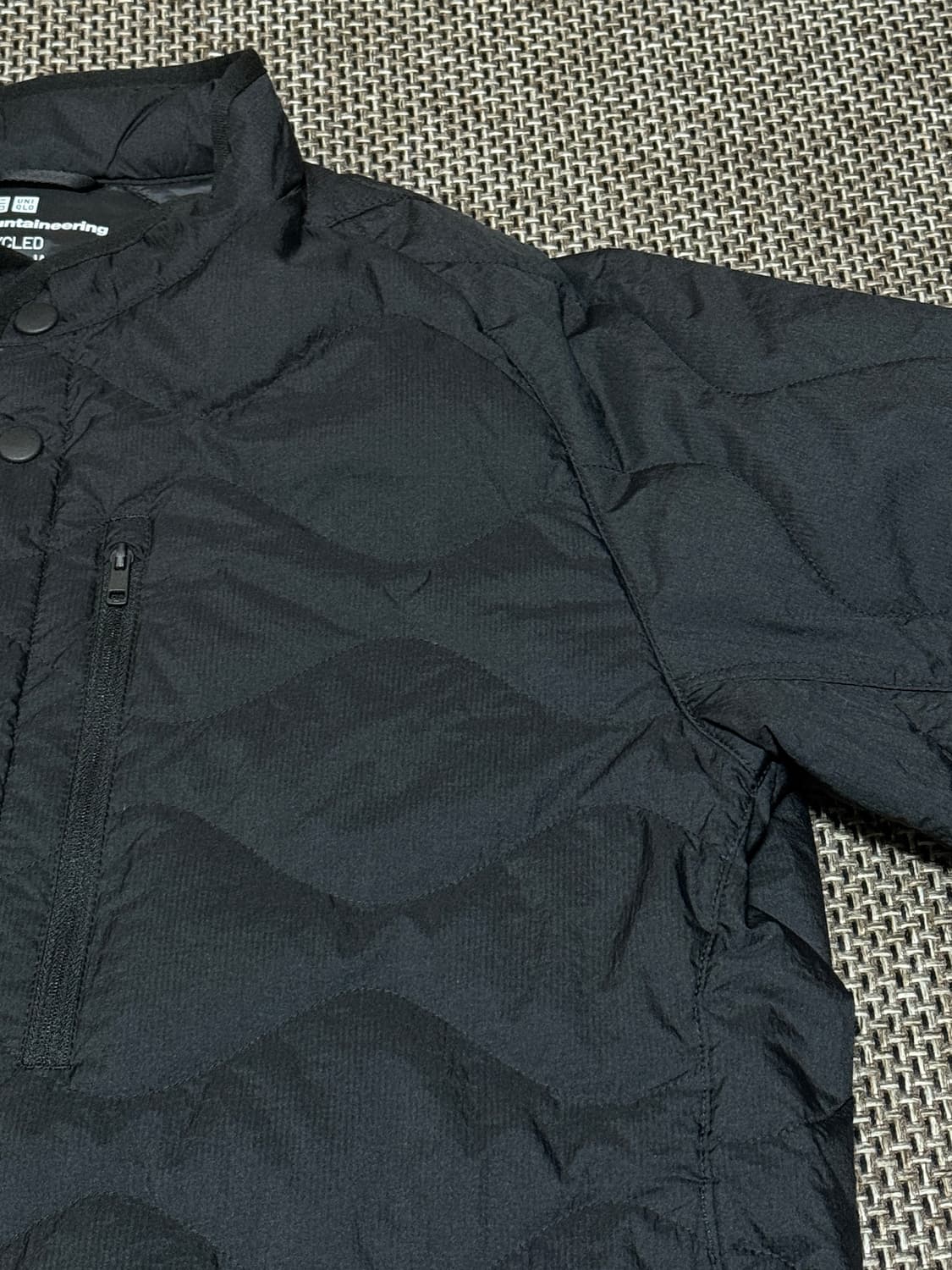 유니클로 X 화이트 마운티니어링 리사이클 하이브리드 다운재킷 상품이미지4