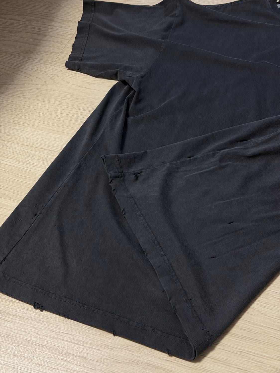 발렌시아가 피어싱 오버사이즈 티셔츠 반팔 상품이미지5