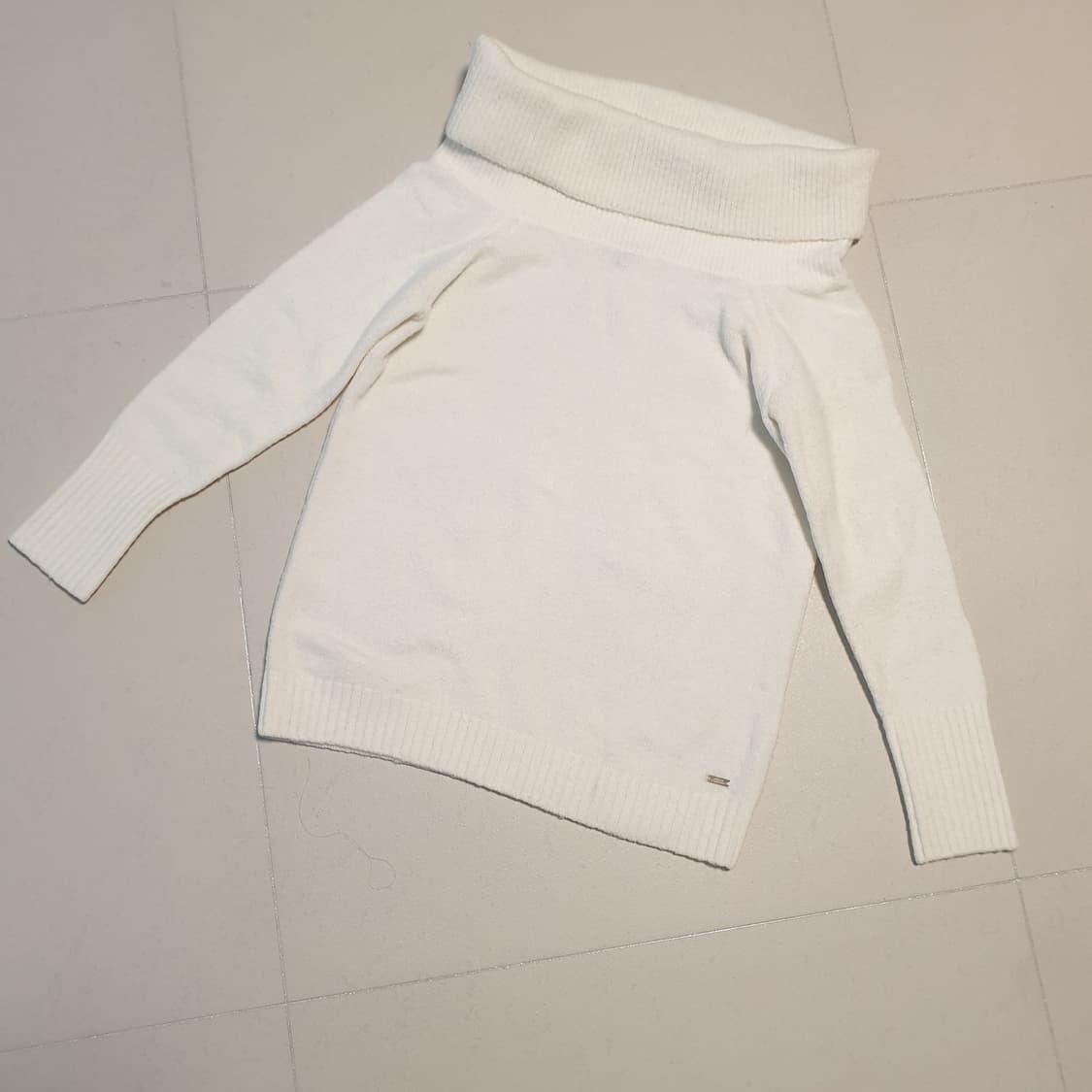 아르마니 익스체인지 오프숄더 니트 아이보리 상품이미지1