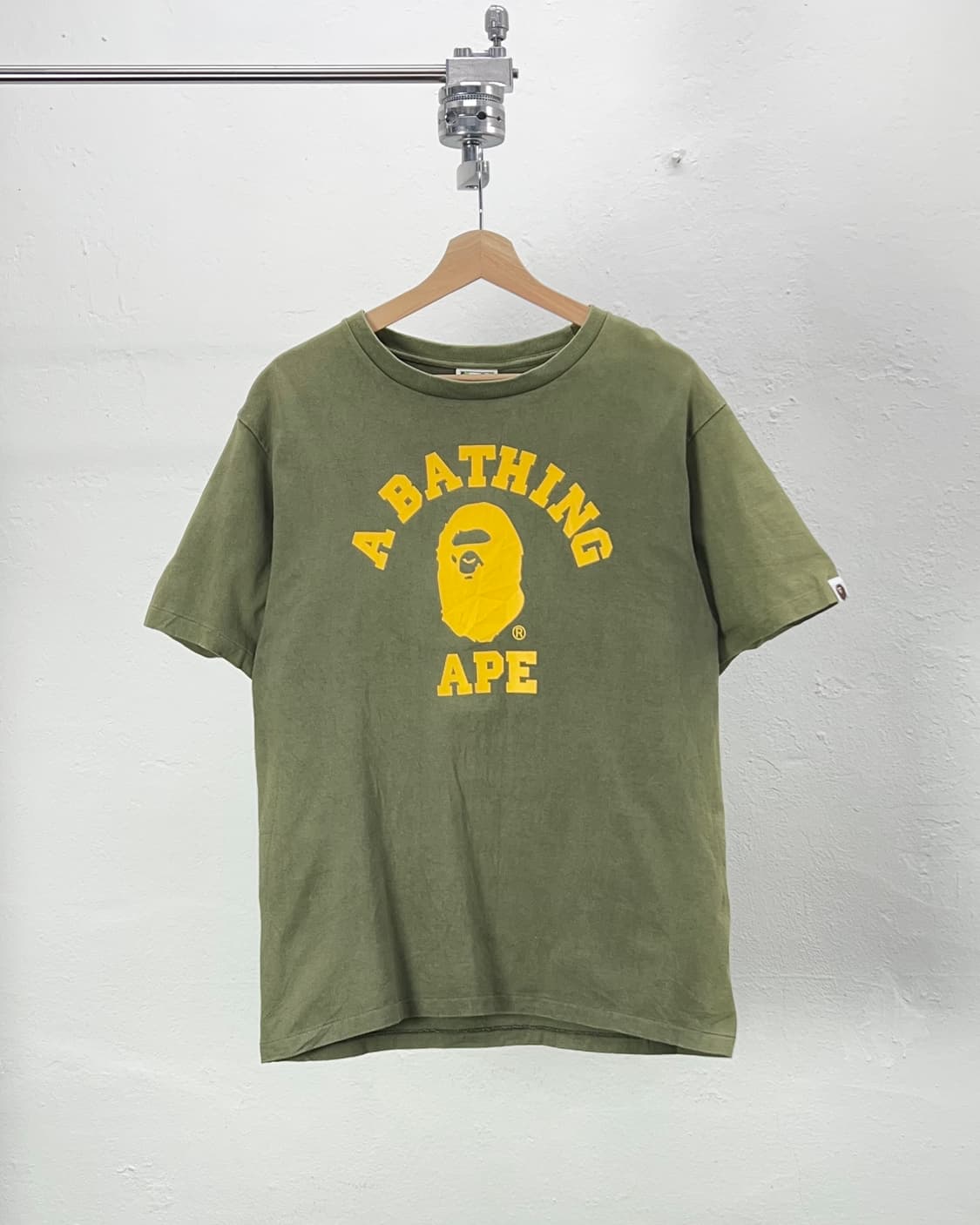 베이프 카키 컬리지 빅 사루 티셔츠 상품이미지1