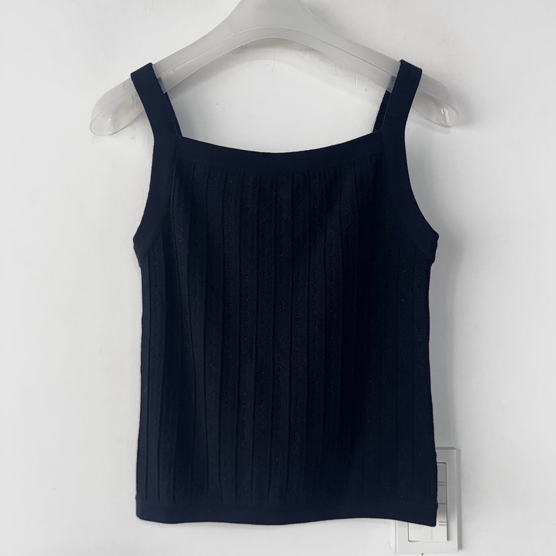 더캐시미어 25 버튼 슬리브리스 니트 탑 상품이미지8