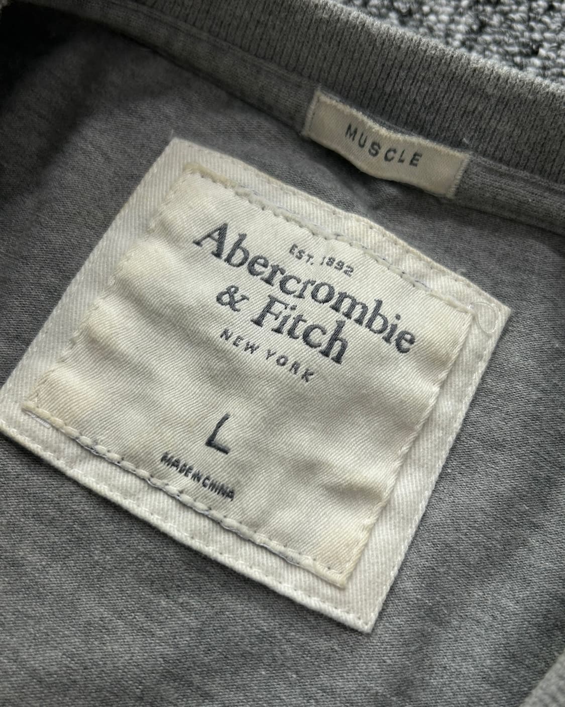아베크롬비 y2k 스펠로고 그레이 롱슬리브  상품이미지9