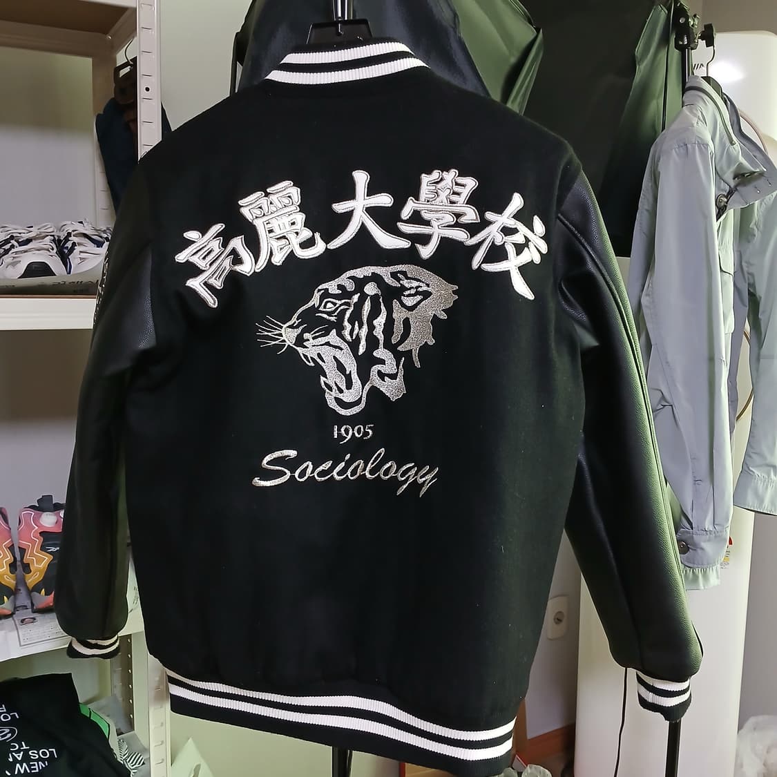 고려대학교 과잠 흑잠 바시티 점퍼 패딩 야구잠바 굿즈 상품이미지1