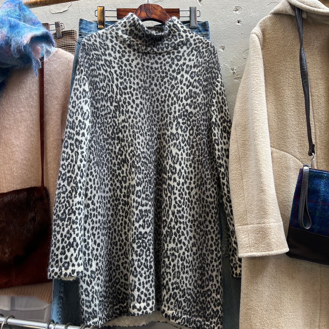 레오파드 터틀넥 모헤어 니트 상품이미지7