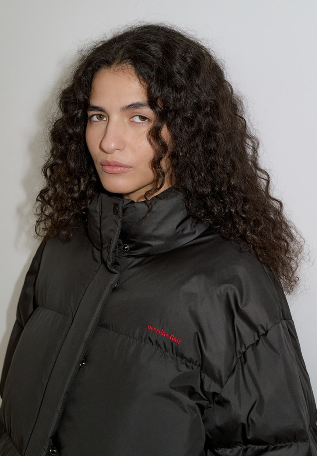 오버듀플레어 글로시 다운 패딩 블랙 상품이미지3