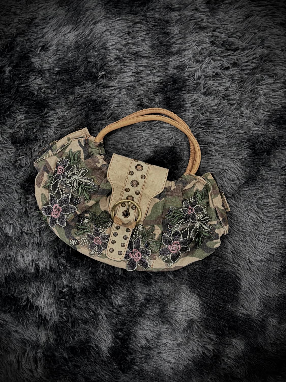 밀리터리 카모 & 꽃 자수 덤플링 숄더백 상품이미지1