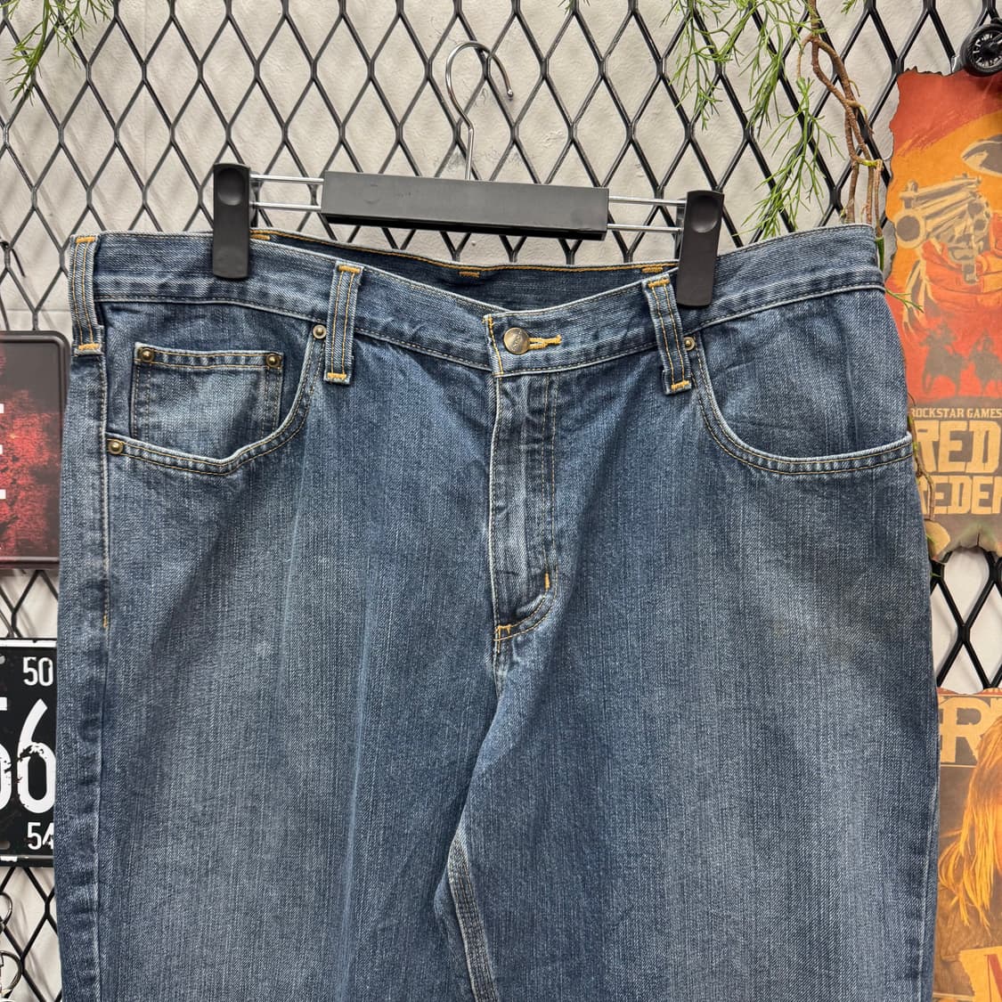 칼하트 릴렉스드 핏 데님 팬츠 후면 포켓 로고 포인트 중청 상품이미지3