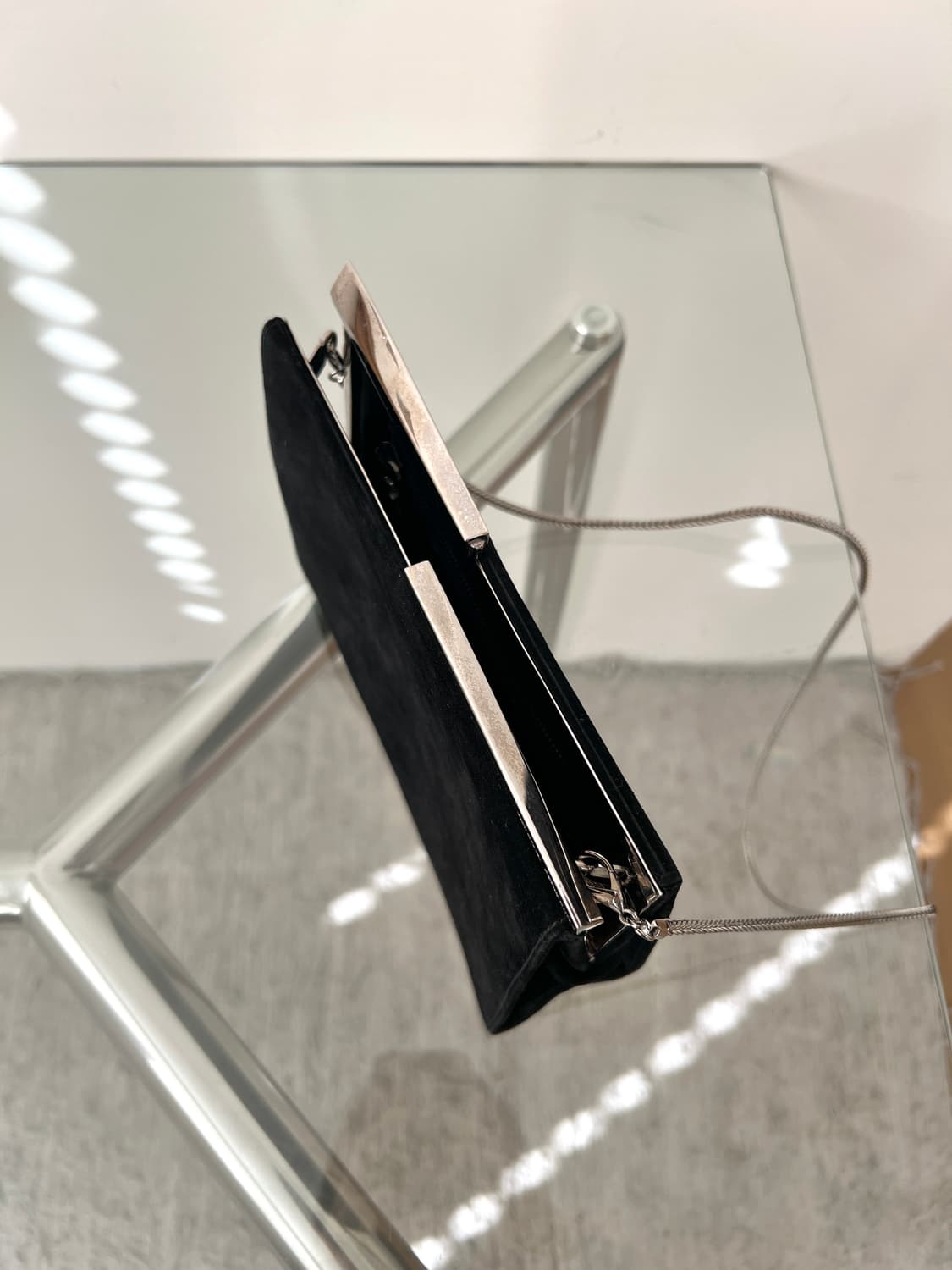 빈티지 페라가모 블랙 스웨이드 실버 체인 클라스프백 상품이미지3