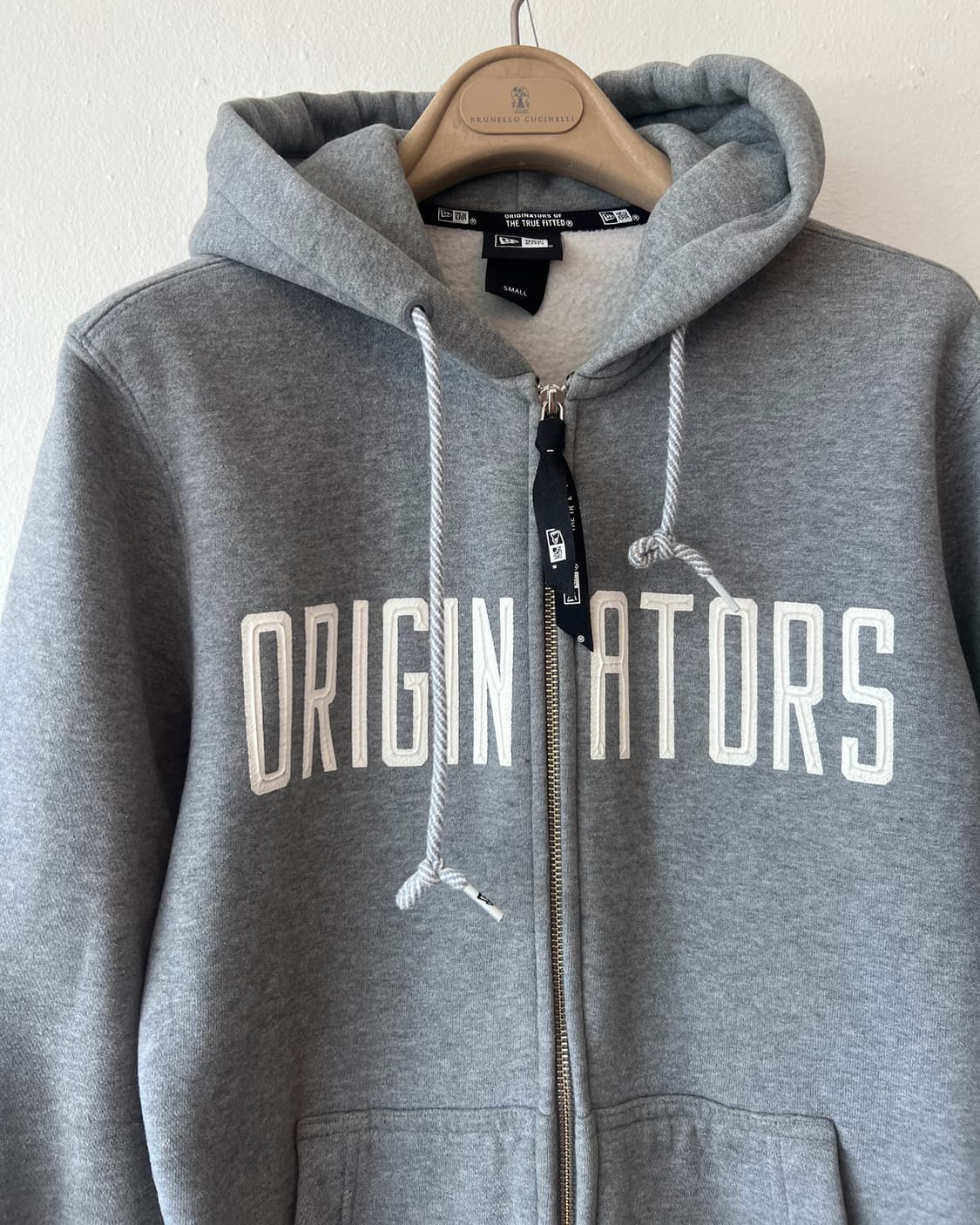 뉴에라 남여공용 그레이 후드집업점퍼 상품이미지2